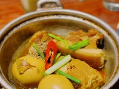 -Cuc Gach Quan Restaurant