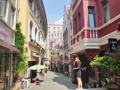 -鲁邦国际风情街(麦世达韩国精品百货店)