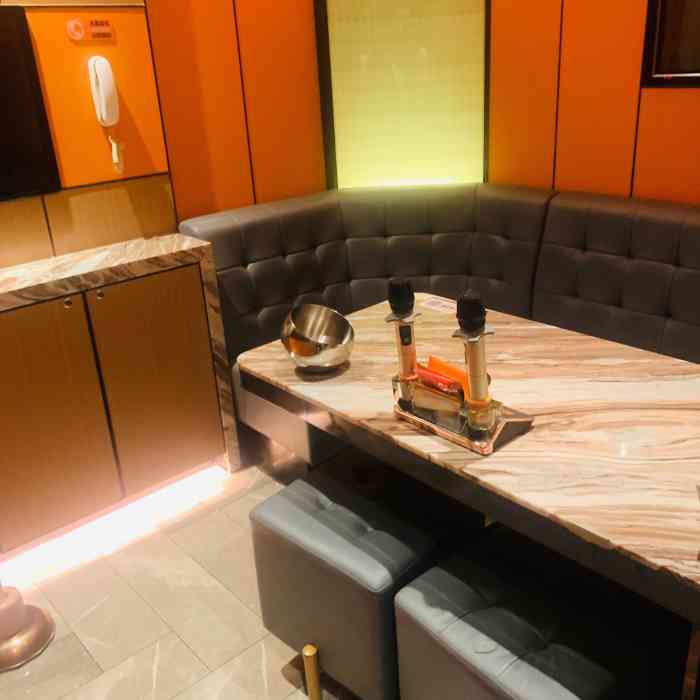 星聚会ktv(武汉凯德西城店)-"开在家附近的ktv,第一次去,服务员的态.