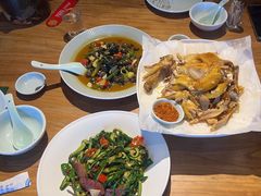 -头上红煨盐鸡·非遗院子餐厅