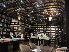 -钟书阁(松江泰晤士小镇店)