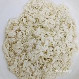 这样面疙瘩就会变大一点！鸡蛋事先炒好 起锅烧水