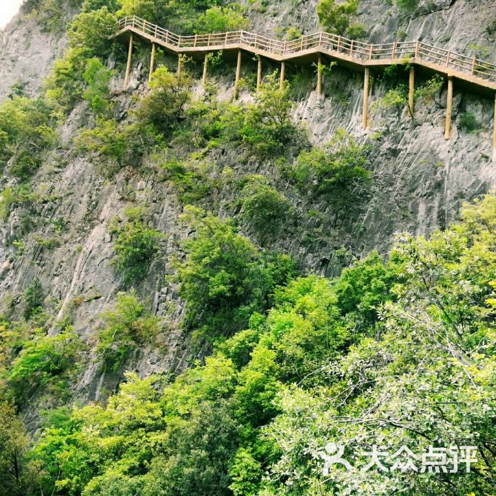 月亮洞自然风景区