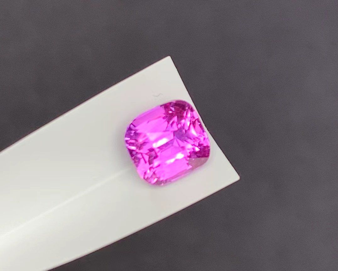 1.02克拉天然紫色蓝宝石