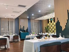 -华凌牛庄西餐厅(乌鲁木齐华凌美爵大饭店)