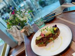 牛油果温泉蛋吐司-O'mills Sourdough Bakery&Bistro(永嘉路店)