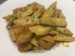 麻汁黄瓜拌油条-闫府私房菜·老字号(恒隆店)