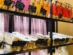 面包甜点陈列柜-东海咖啡馆
