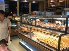 面包甜点陈列柜-罗莎蛋糕(魔法师司门口店)