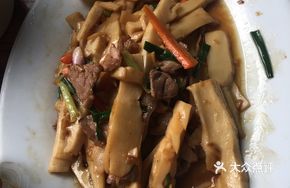 Fresh Bamboo Shoots Stir-Fried with Pork