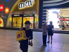 -m豆巧克力世界(上海世茂广场店)