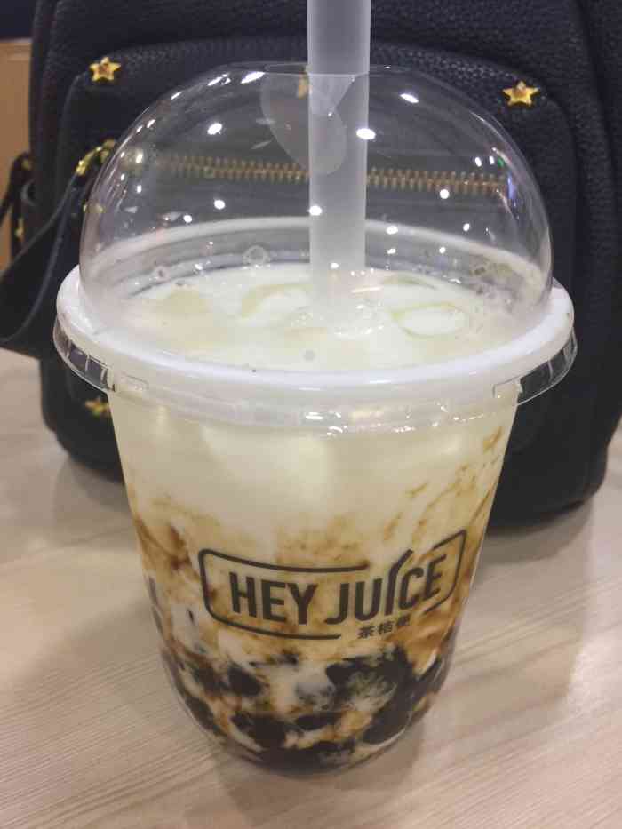 打分 黑晶味道不错,很q很有弹性,珍珠也不错,就是吸管太细,珍珠和黑晶