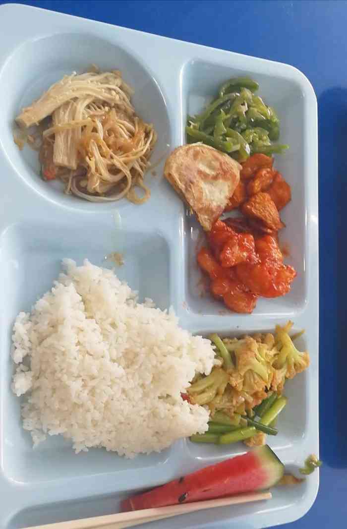 中国医科大学教工食堂-"蹭了沈老师的饭嘻嘻 在研院上课 中午.