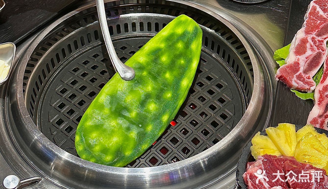现在的烤肉店真的在玩一种很新的东西…