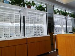 -视野联行眼镜•蔡司•依视路(温江店)