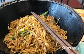 Small Braised Noodles with Pork Belly