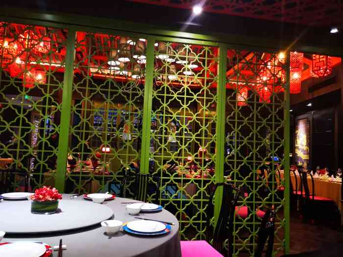 上海滩餐厅(新天地店)-"东西非常好吃,领班很漂亮,说话很温柔.还.