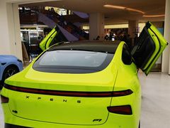 -小鹏汽车(北京龙湖长楹天街销售中心)