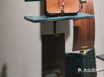 只知道是zara的高端品牌