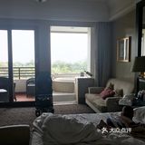 可以带孩子去海边玩沙子。酒店里的自助餐我觉得一般