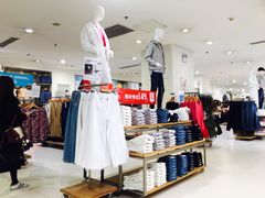 -优衣库(重庆星光时代广场店)