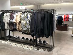 -URBAN REVIVO(高德置地广场·春广场店)