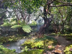 -Chom Cafe and Restaurant