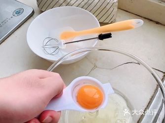 老公给我做的家庭版舒芙蕾，虽然吧，它卖相一般
