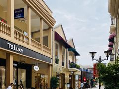 -王府井奥莱临潼小镇(临潼店)