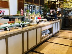 自助取餐区-大中华希尔顿酒店-念自助餐·嗨啤·小龙虾