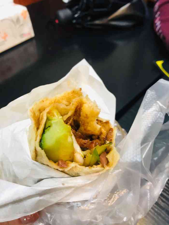 董哥卤肉卷(师大北门店)-"卤肉卷也是开在北门好多年了吧,偶尔会回购.