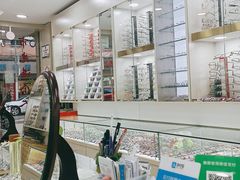 -朱师傅眼镜·蔡司·依视路·尼康(市先进店)