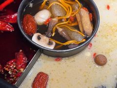 -老牌坊云南鱼豆花火锅(哈西万达店)