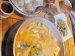 -快活林酸汤鱼鲜品火锅店(甲秀楼店)