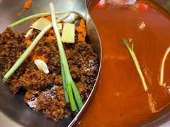 牛油麻辣锅底+养颜番茄锅底-沸炉重庆老火锅(军事博物馆店)