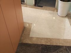 -瑞尔齿科(上海长风大悦城店)