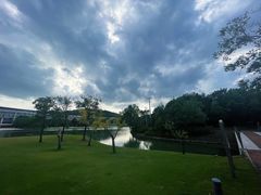 主楼很矮&nbsp;庭院户外场地很大-上海佘山世茂艾美酒店