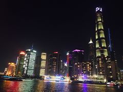 -黄浦江游览十六铺3号码头网红自助餐