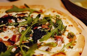 Black Truffle Dried Mushroom Crisp Flatbread