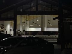 -三百山服务区-停车场