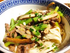 芹菜牛肉豆干面-沪西老弄堂面馆(定西路店)