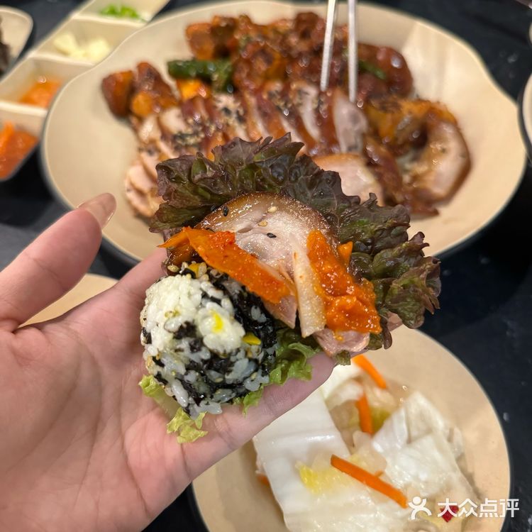 济州岛｜巨好吃的猪蹄包饭！连吃两天！