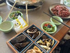 -小志家.野生菌鲜切牦牛肉牛杂火锅