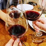 姐妹情[爱心]在红酒与牛排之间