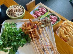 -两三事小郡肝串串香火锅(桂庙店)