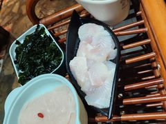 -东巴婆婆云南鱼豆花火锅(大东门店)