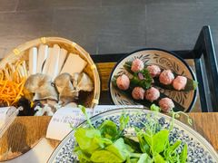 -尚尚仙·酸汤猪手·猪肚鸡火锅(华联万柳购物中心店)