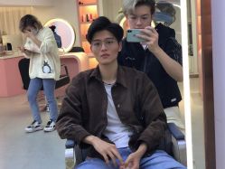 -鏡沙龙发型设计