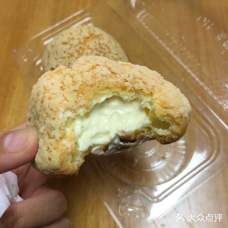一口就爱上了肉松小贝的海苔味跟蟹黄味… 一个5元