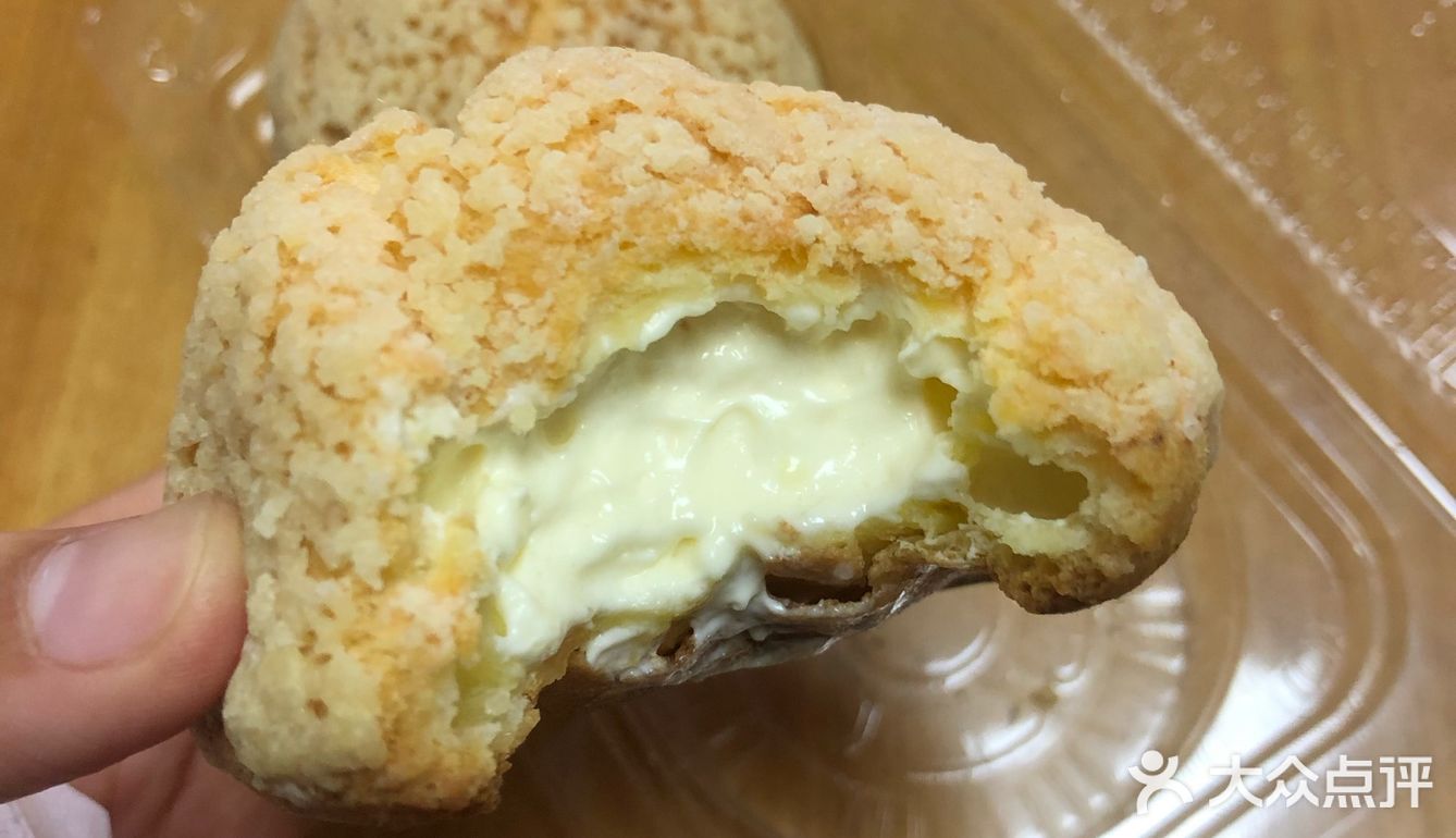 一口就爱上了肉松小贝的海苔味跟蟹黄味… 一个5元